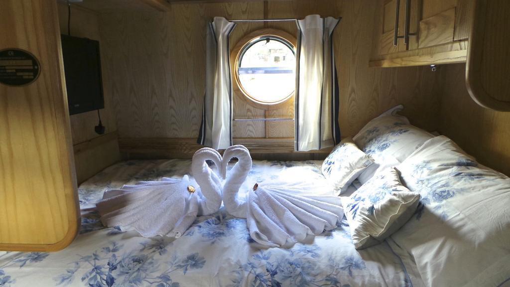 Houseboat Ботель Шефилд