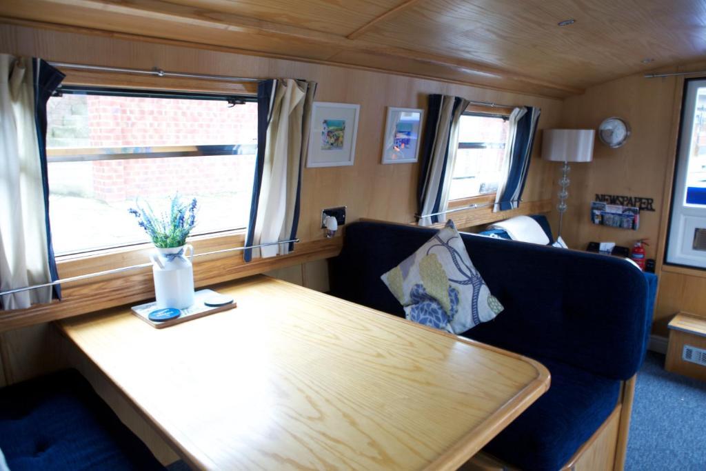 Houseboat Ботель